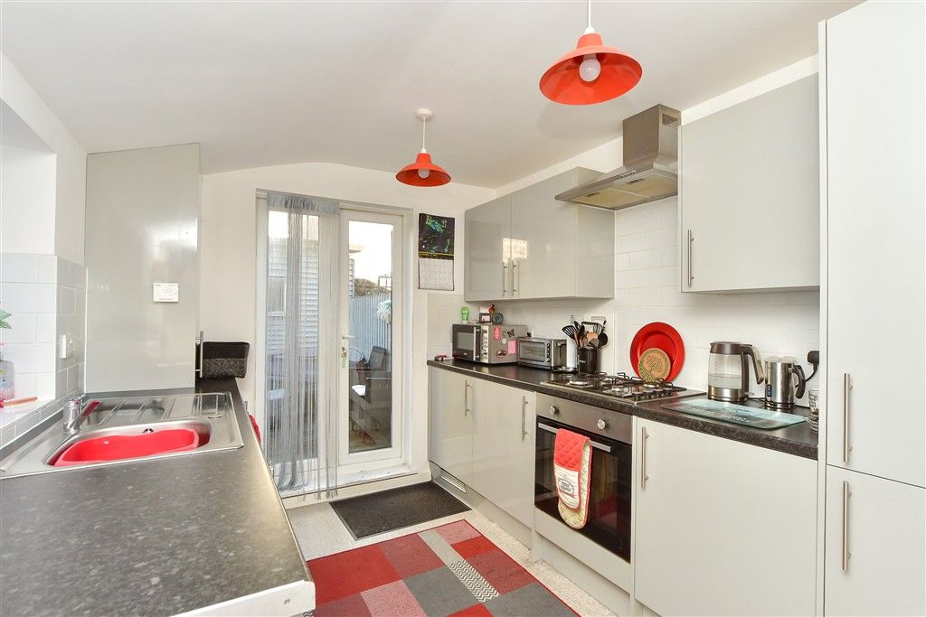 Property photo 3 of 10 Kitchen