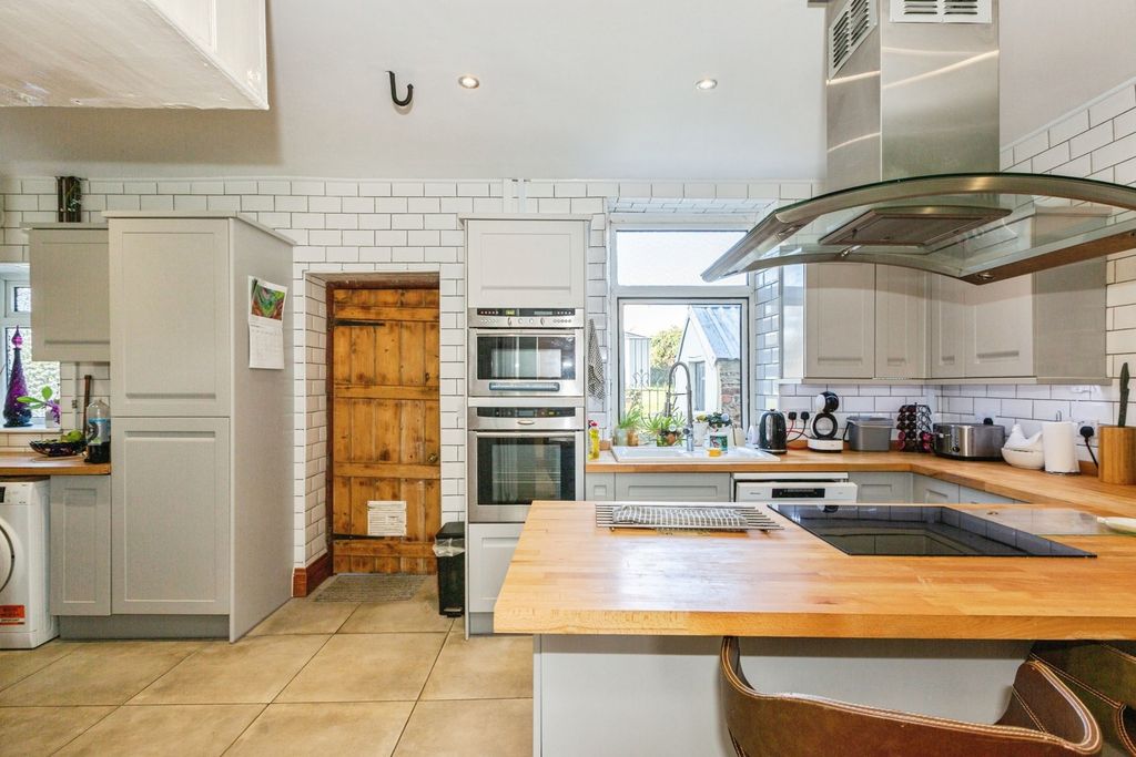 Property photo 3 of 17 Photo