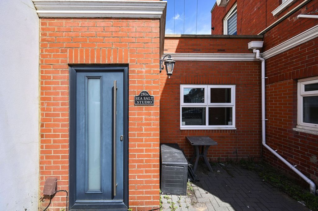 Property photo 1 of 10 Front