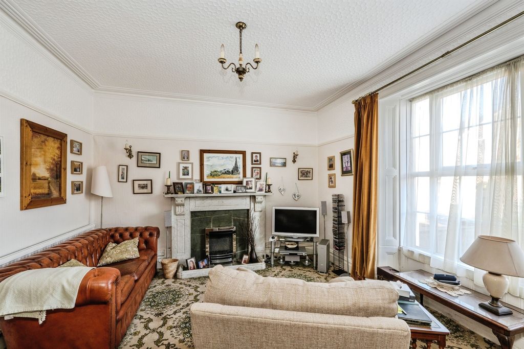 Property photo 3 of 26