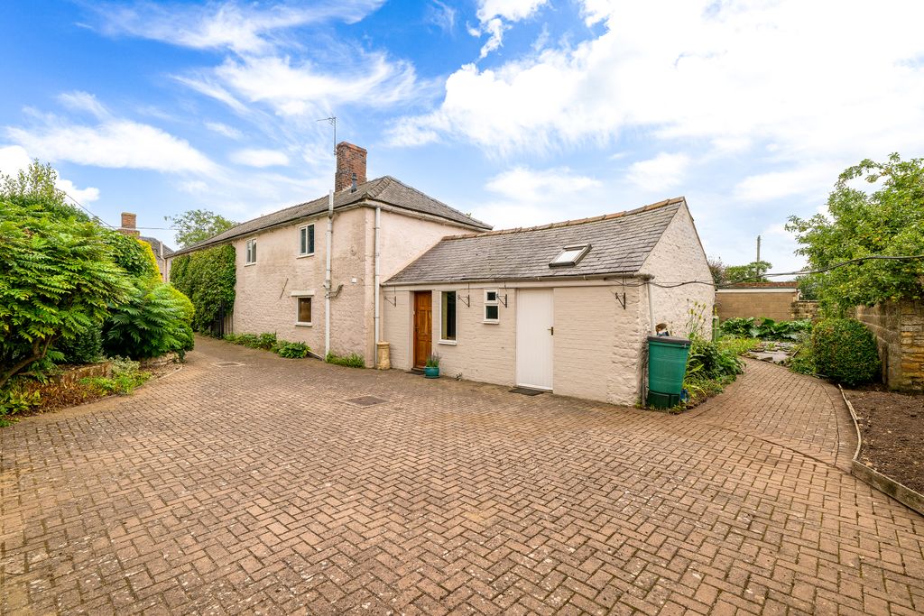 Property photo 3 of 21 5