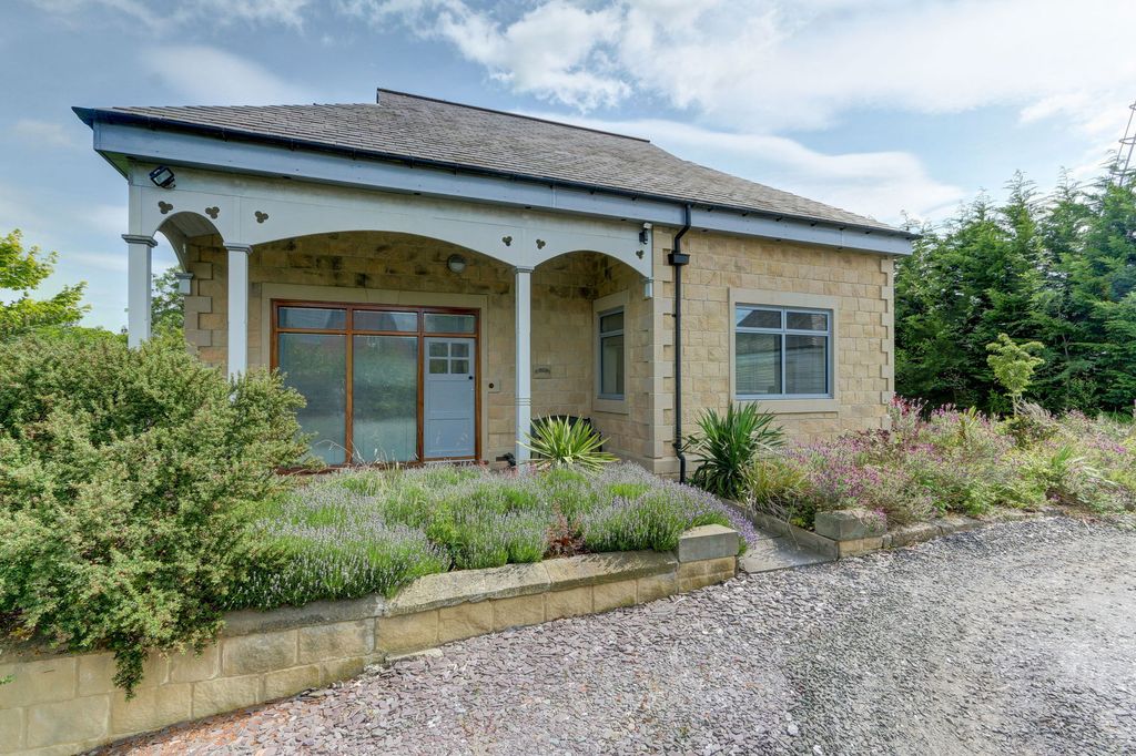 Property photo 1 of 28