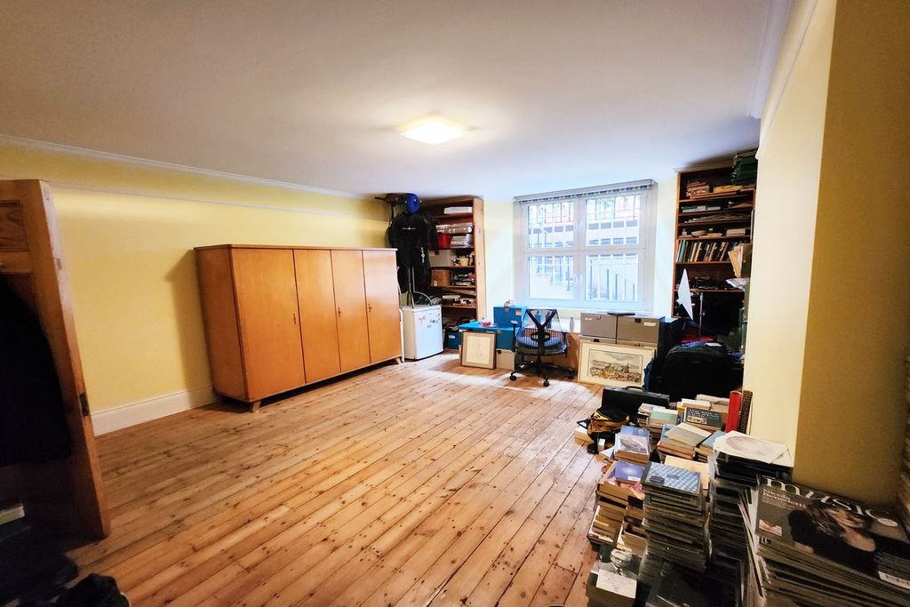 Property photo 3 of 12