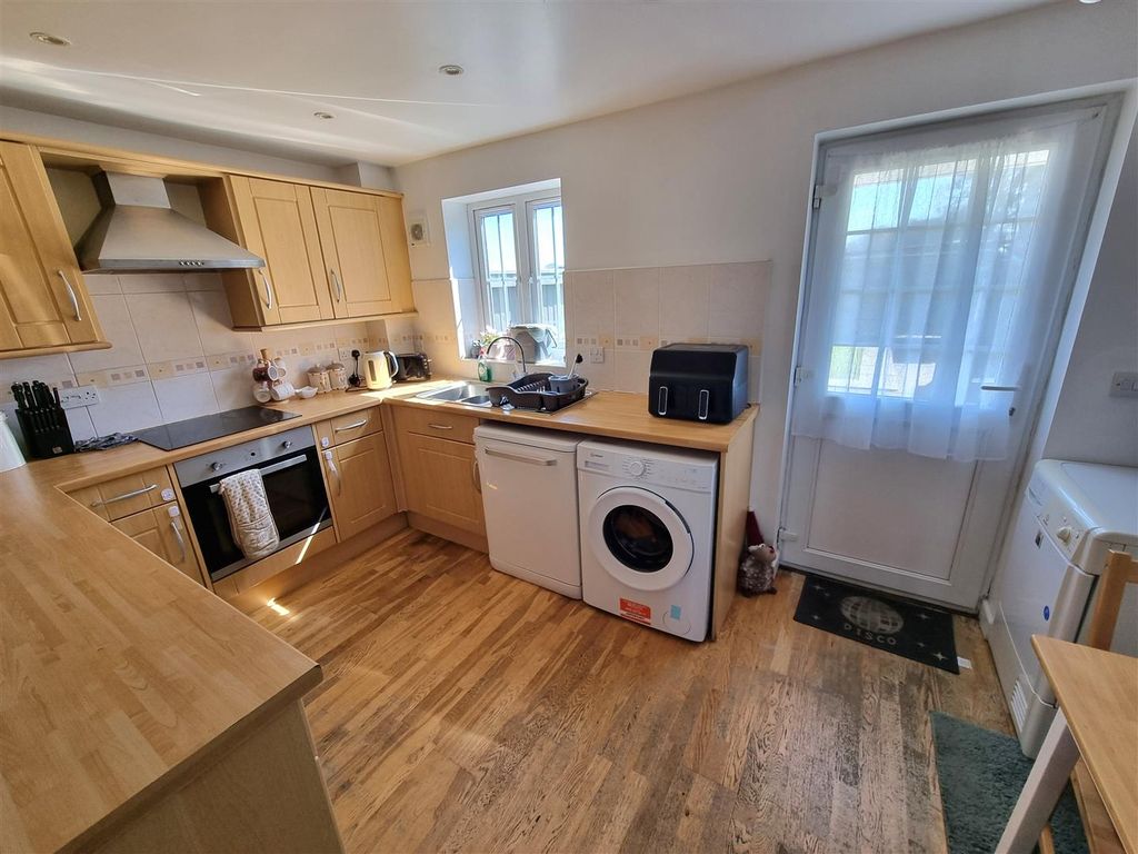 Property photo 3 of 13 Kitchen.Jpg