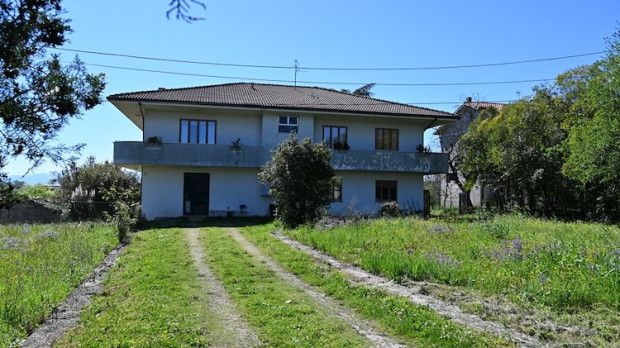 Property photo 2 of 20