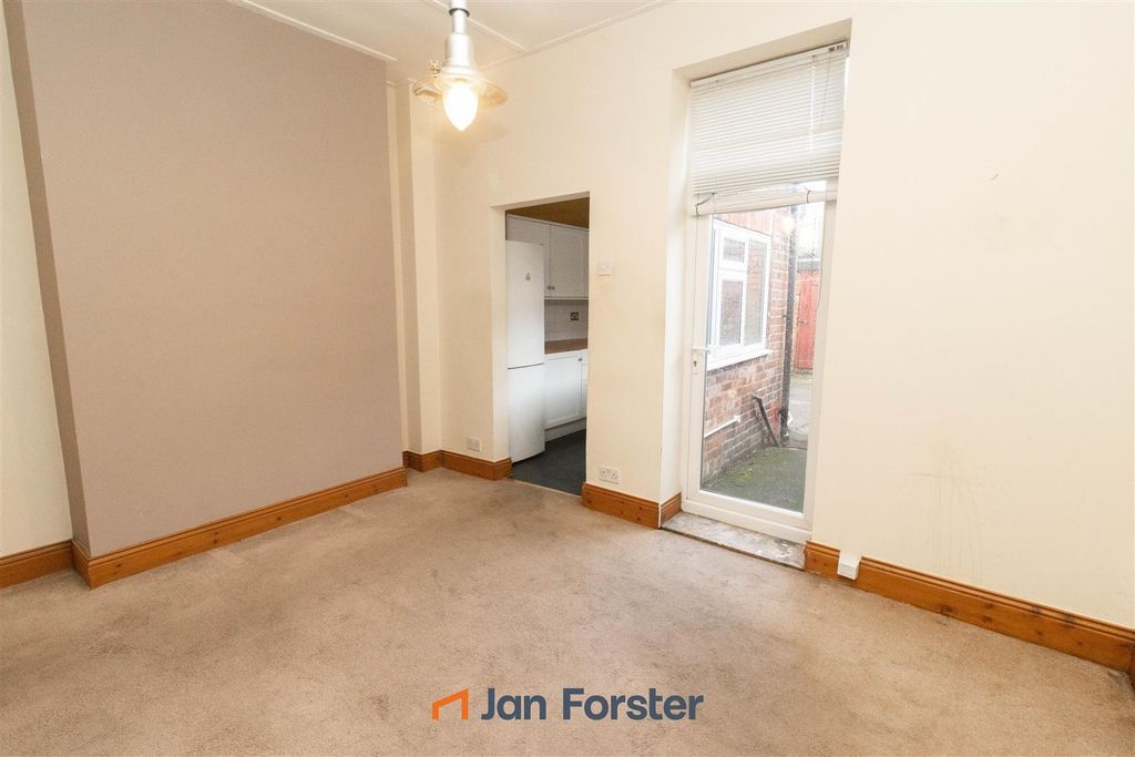 Property photo 3 of 9 Dining Room