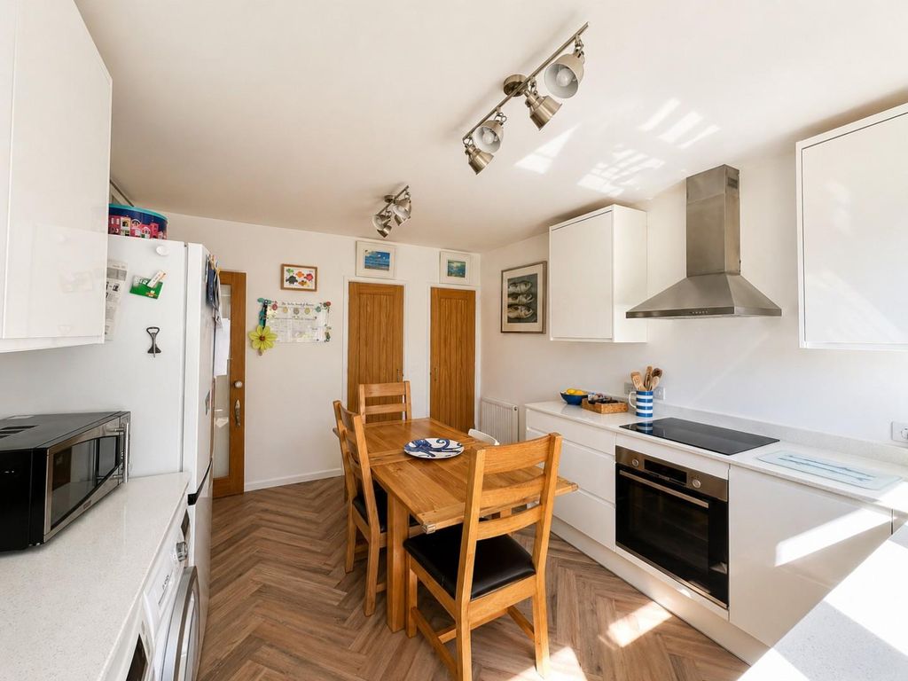 Property photo 3 of 17 26 Howmead - Kitchen2.Jpeg
