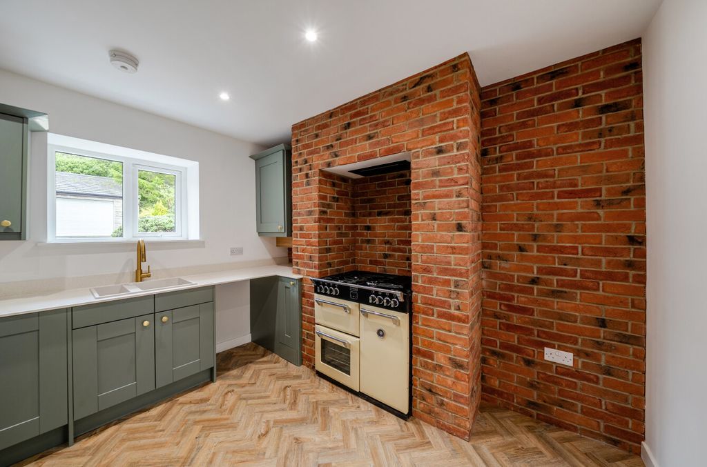 Property photo 3 of 19 1535317-15-6Acce5...