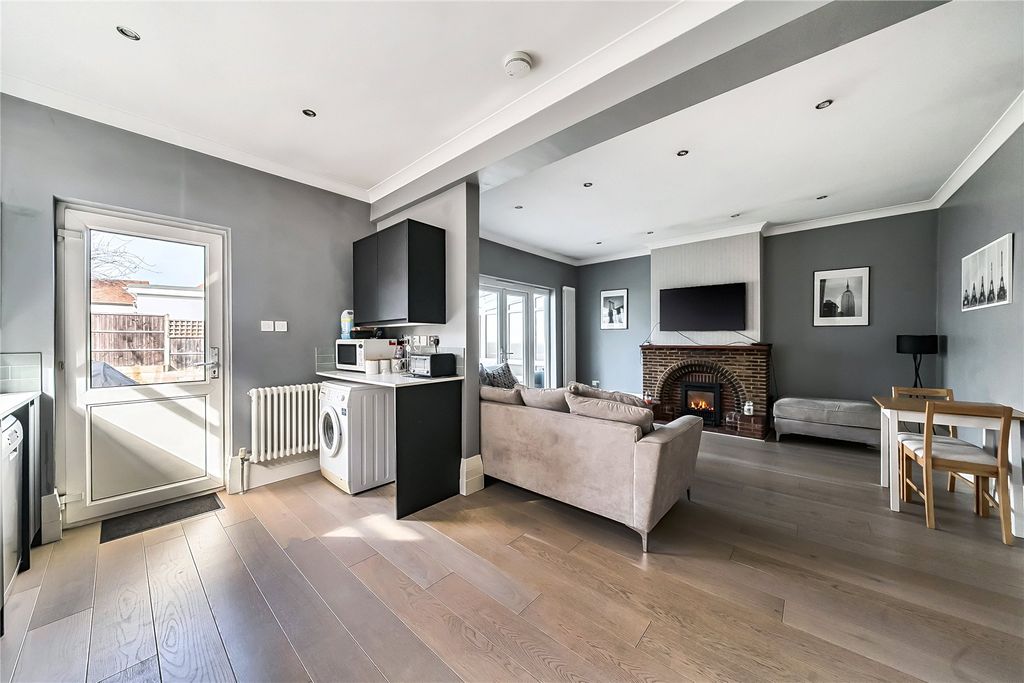 Property photo 3 of 18 Picture No. 11