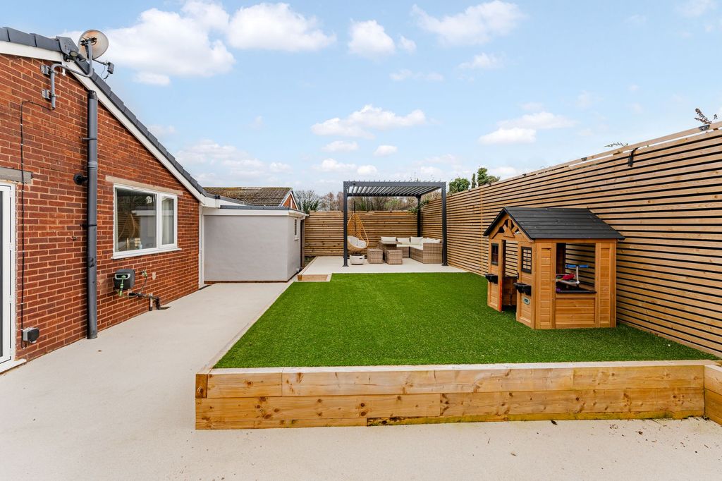 Property photo 3 of 37