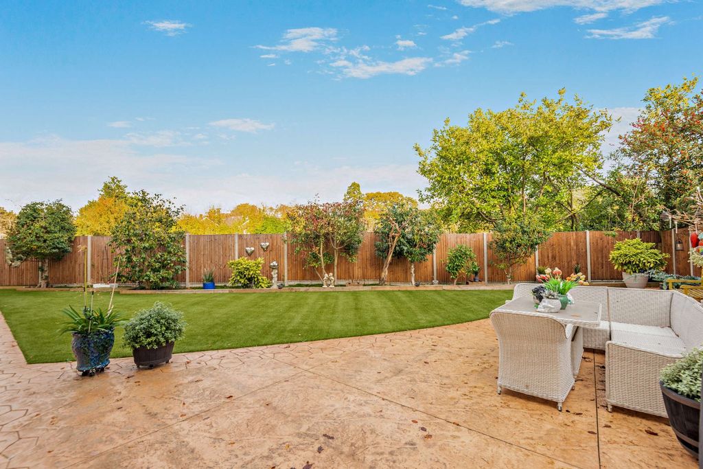 Property photo 2 of 19 Rear Garden