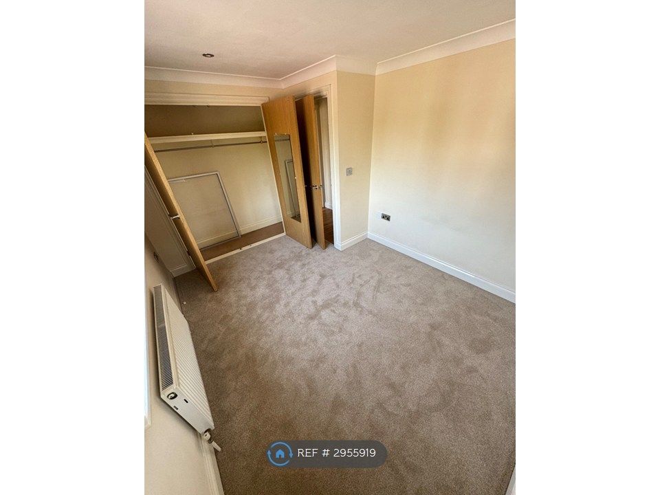 Property photo 2 of 10 Bedroom