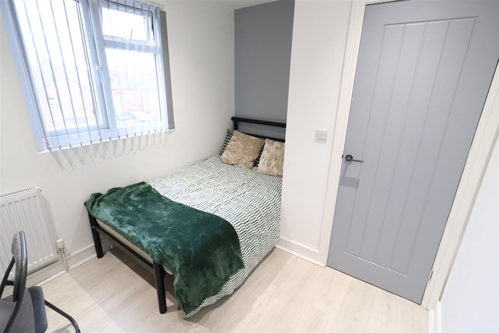 Property photo 3 of 6 Bedroom 4