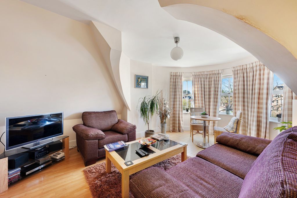 Property photo 2 of 20