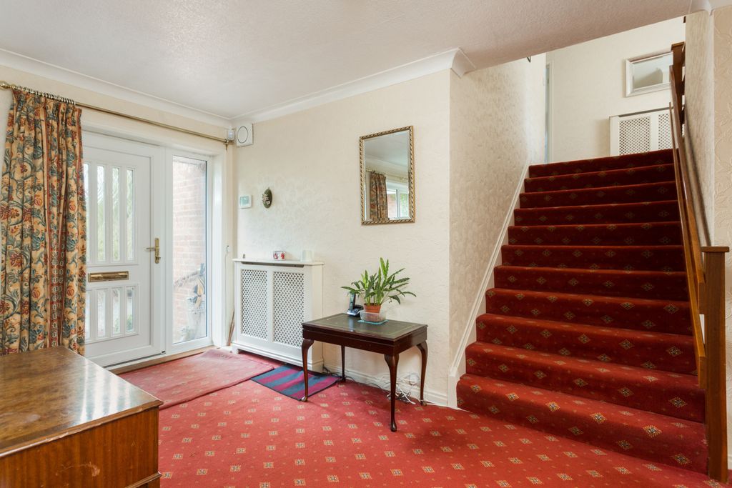 Property photo 3 of 18 Hallway