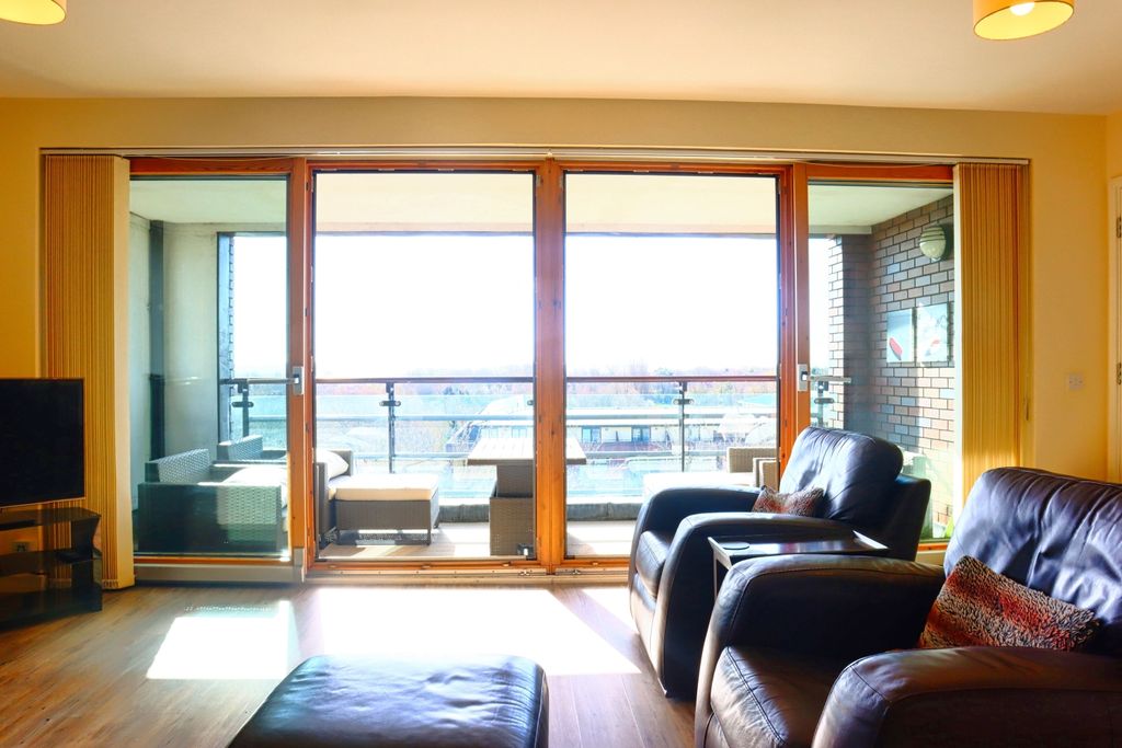 Property photo 2 of 16 Lounge Area