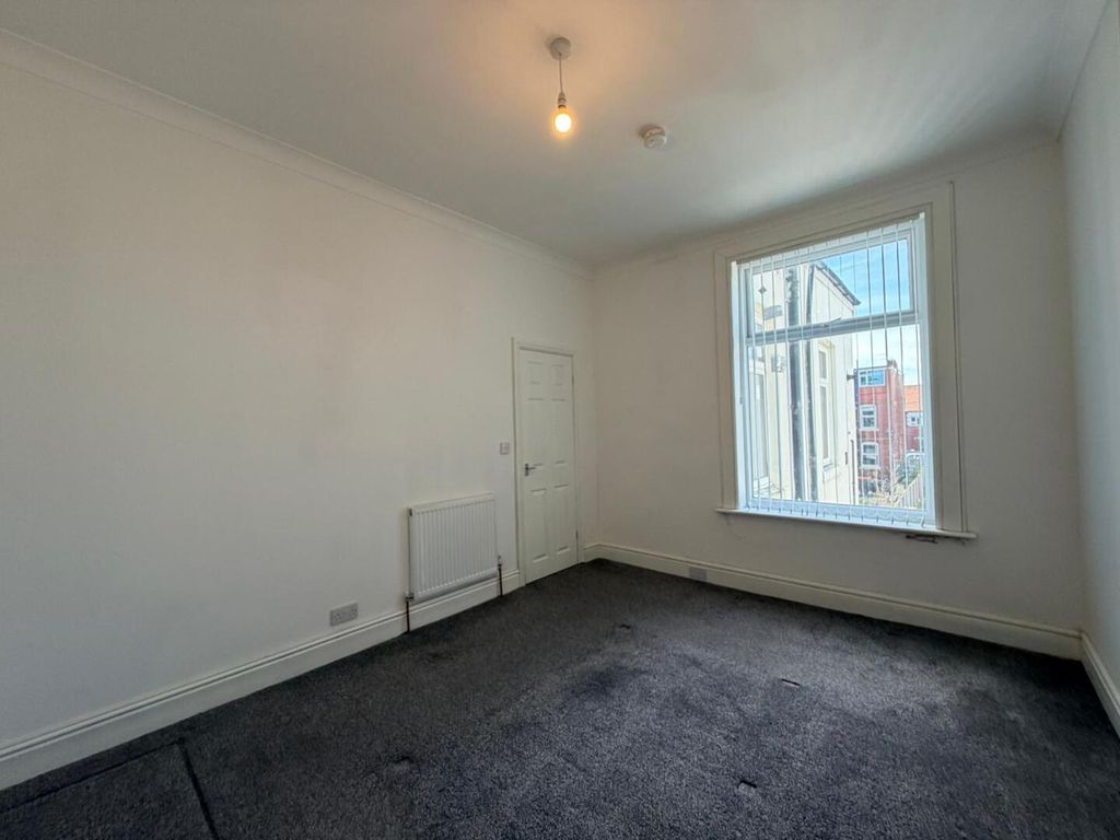 Property photo 3 of 8 Bedroom