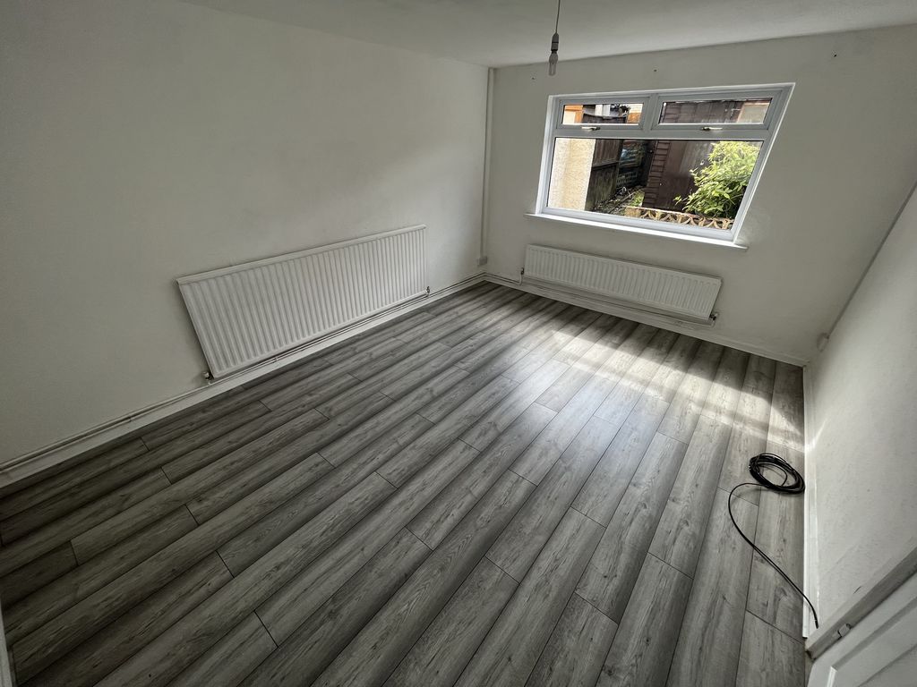 Property photo 3 of 12 Image