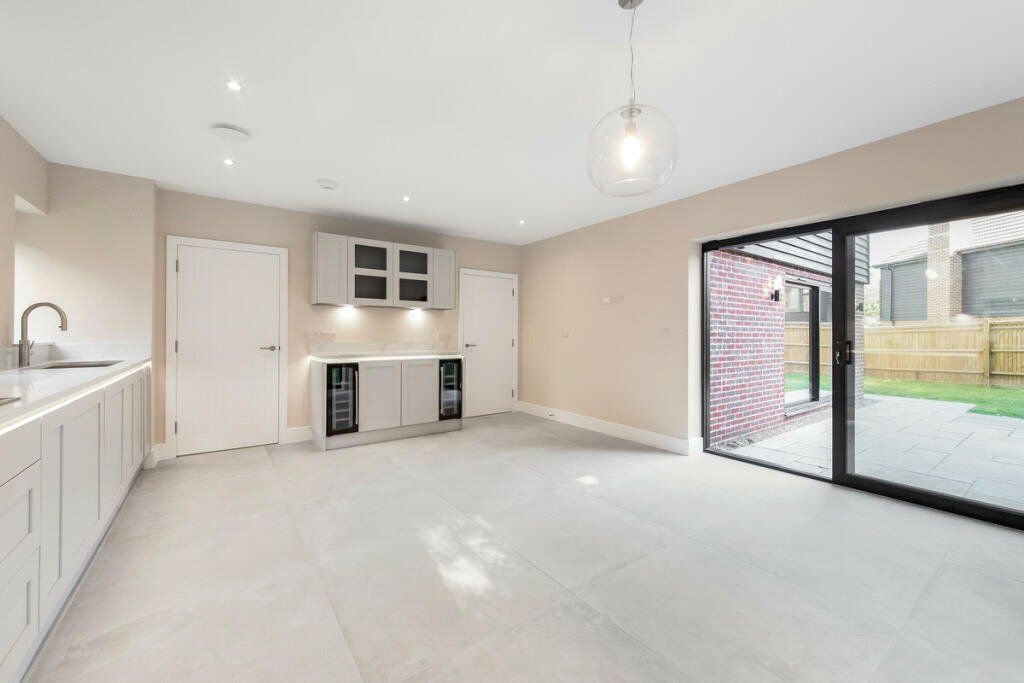Property photo 2 of 15 Picture No. 01
