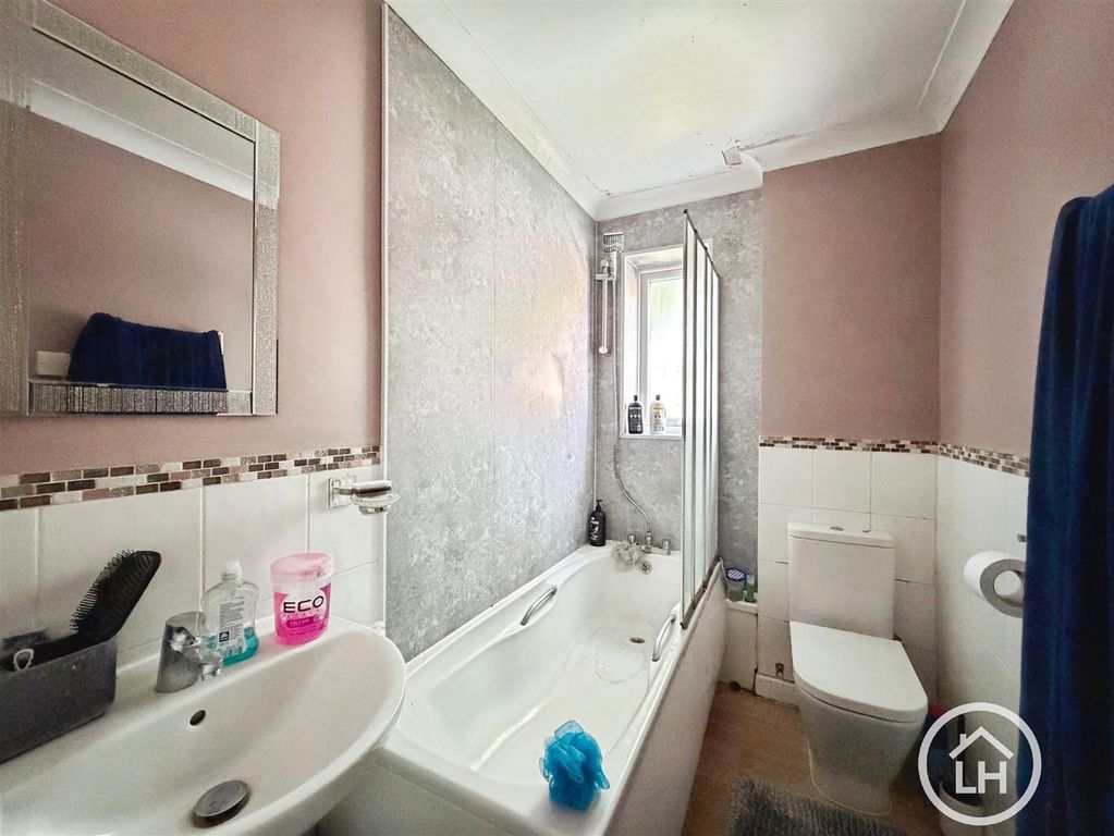 Property photo 3 of 6 Bathroom