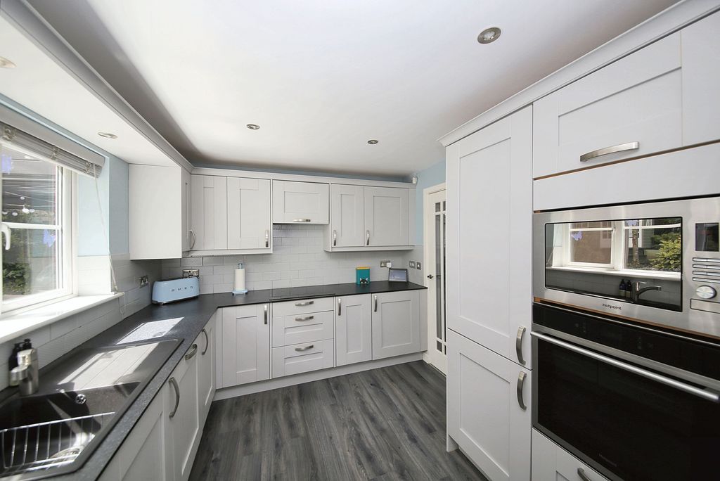 Property photo 2 of 24