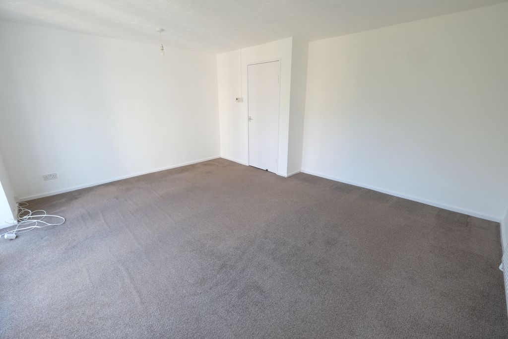 Property photo 3 of 12 Sitting/Dining Room