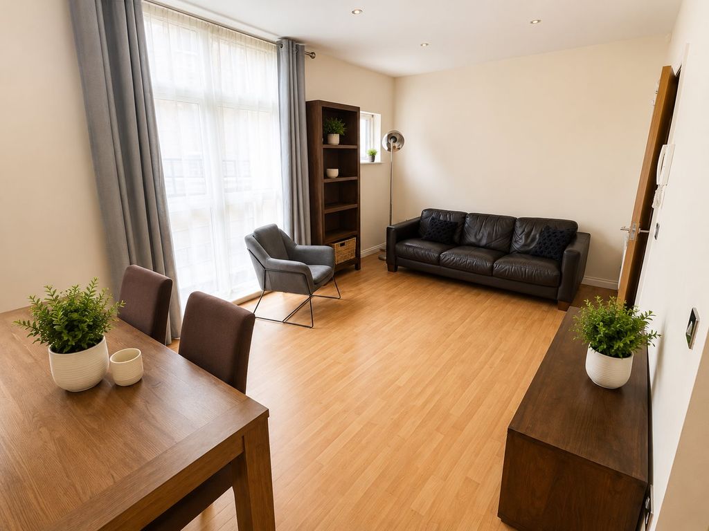 Property photo 2 of 11 Lounge