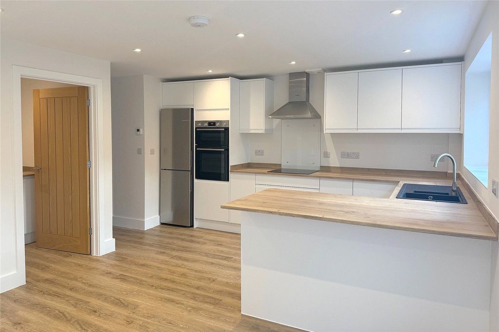 Property photo 2 of 9 Picture No. 16