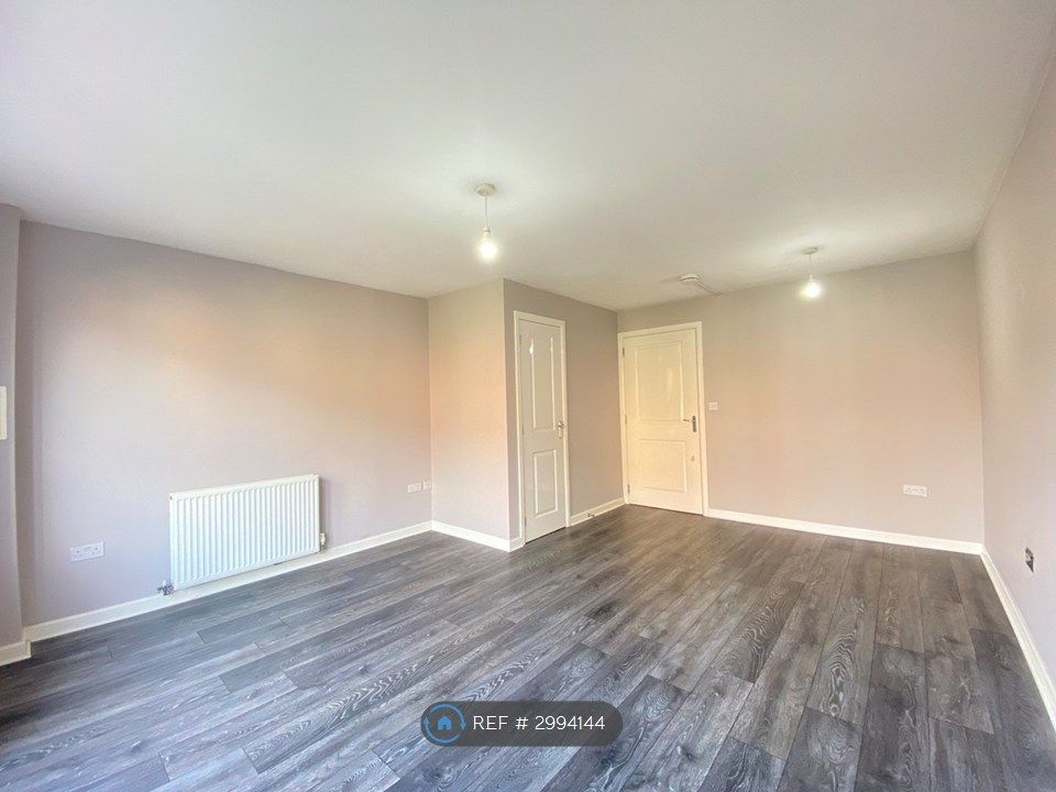 Property photo 3 of 20 Living Room