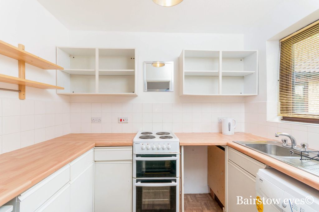 Property photo 2 of 6 Kitchen