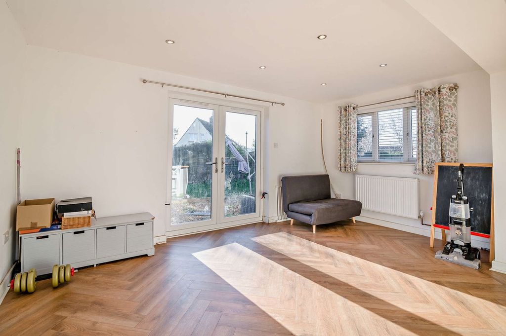 Property photo 2 of 18