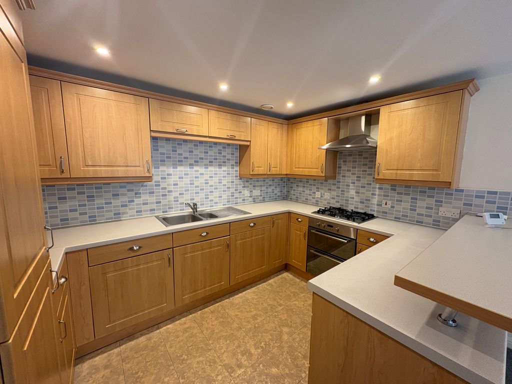 Property photo 2 of 8 Kitchen