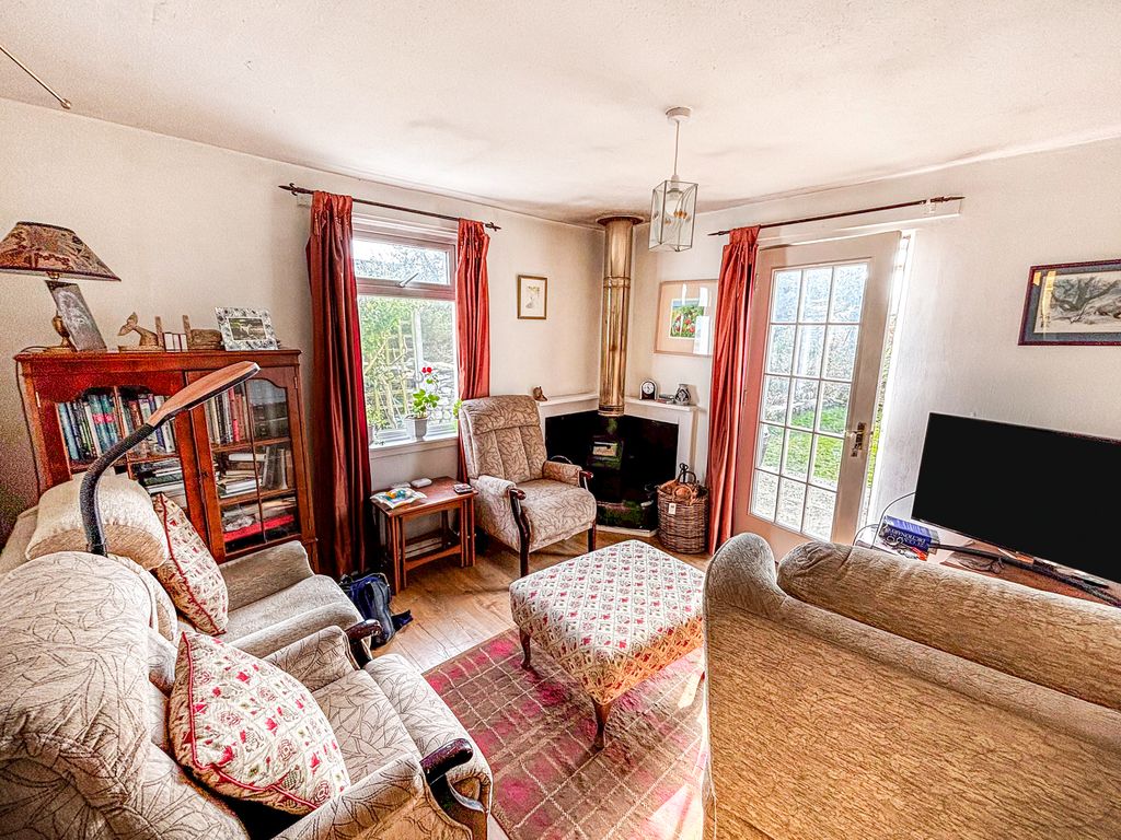 Property photo 3 of 8 Lounge