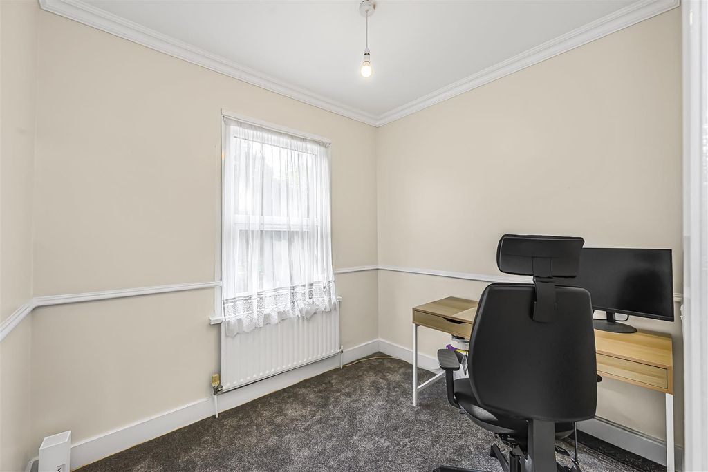 Property photo 2 of 20 123 Huxley Road-2.Jpg