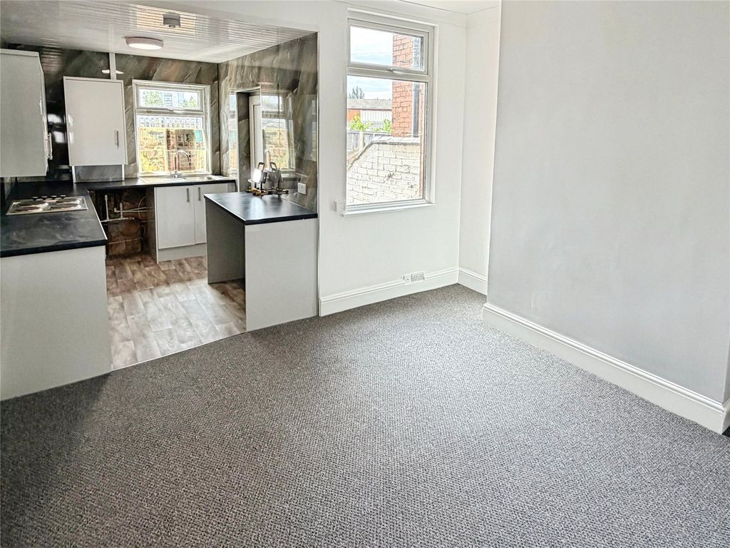 Property photo 3 of 17 Diner Kitchen