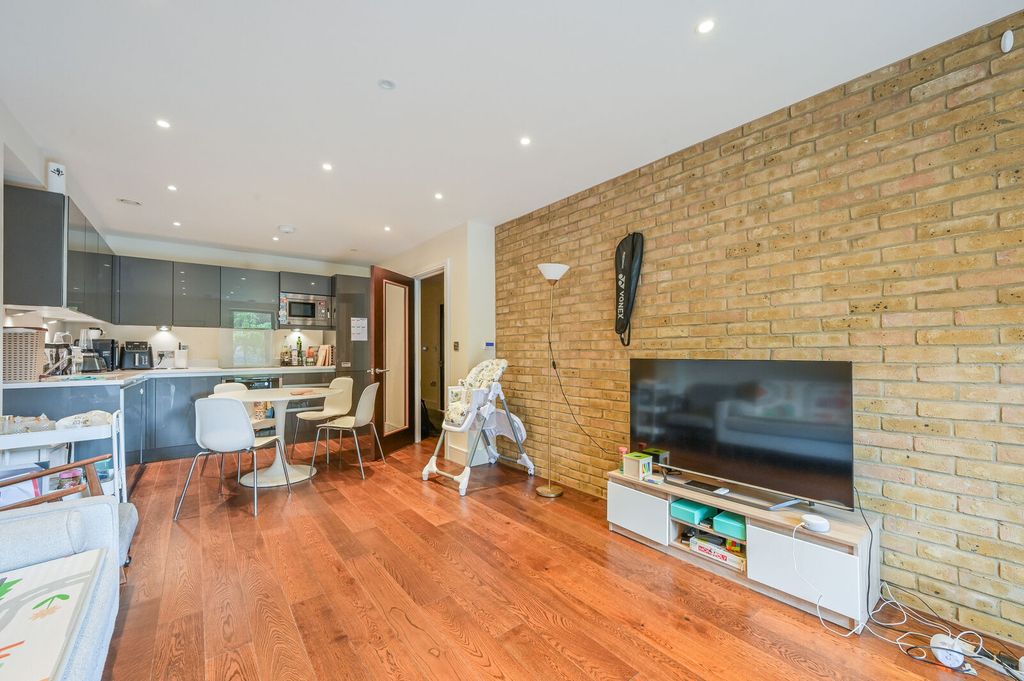 Property photo 2 of 10