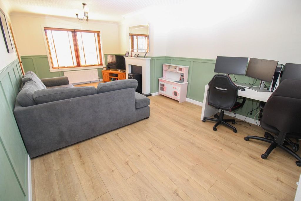 Property photo 3 of 18 Lounge.Jpg