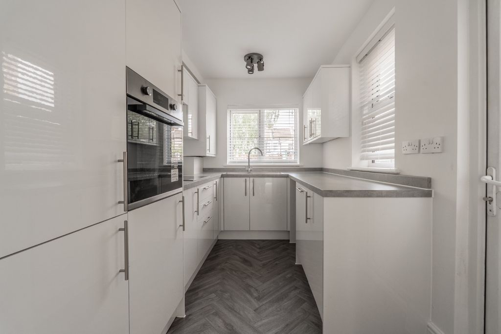 Property photo 3 of 16 5168633