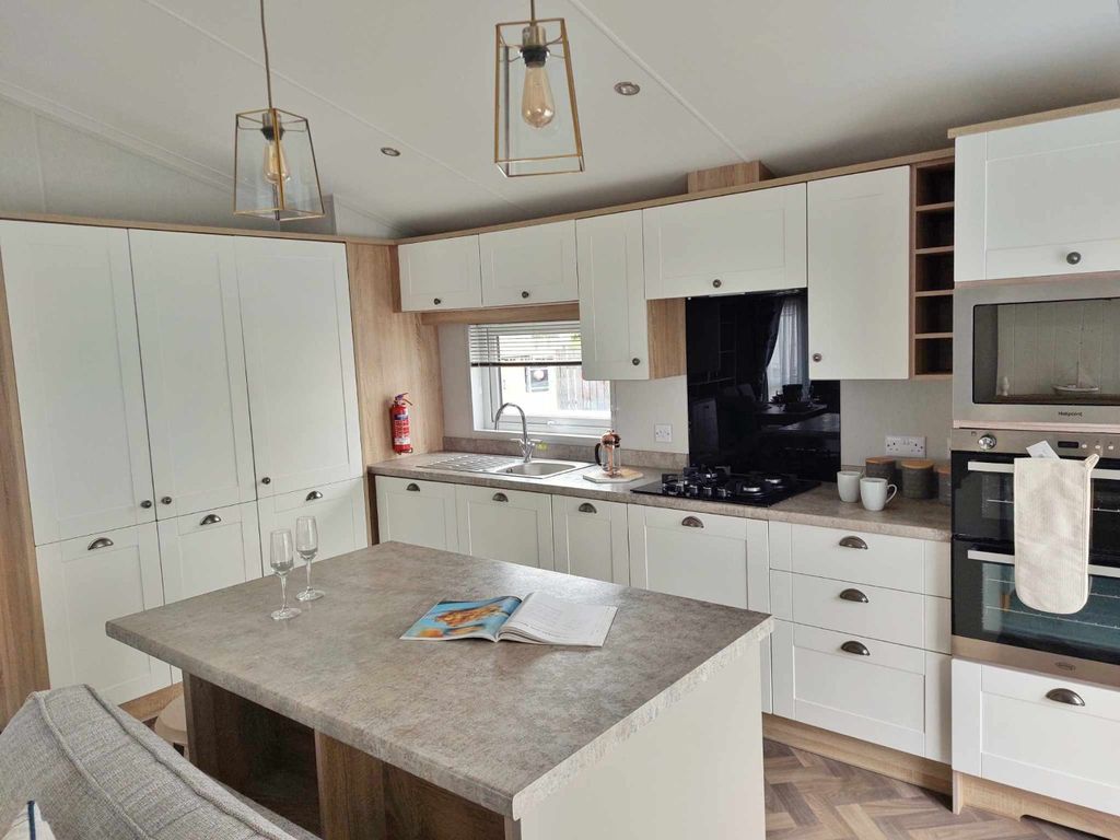 Property photo 3 of 11 5254582