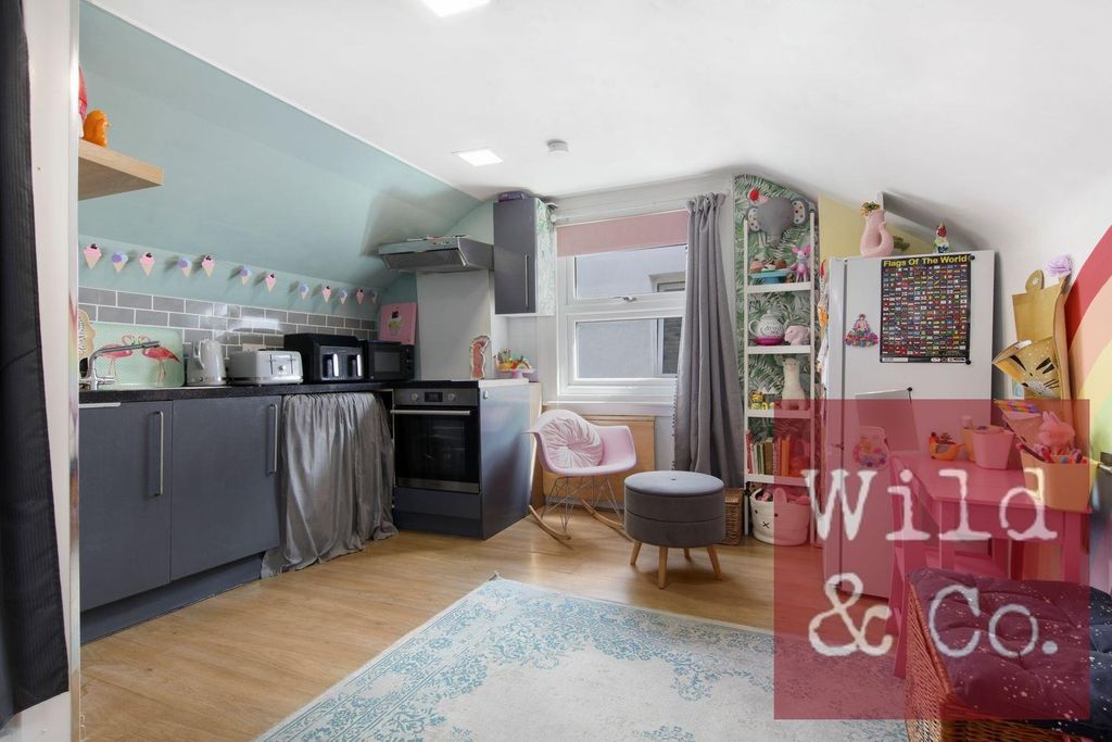 Property photo 3 of 17 Amhurst Road, Hackney - 9I4Sozbdcwtozb8Z7Blz.Jpg