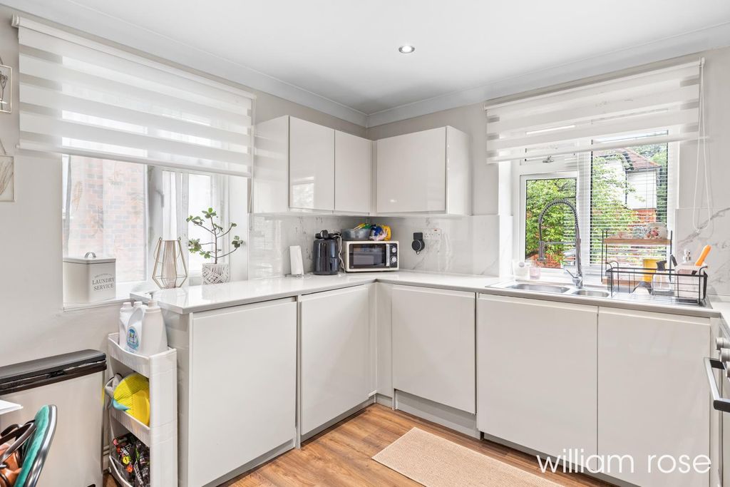 Property photo 2 of 18 Theroses_12.Jpg
