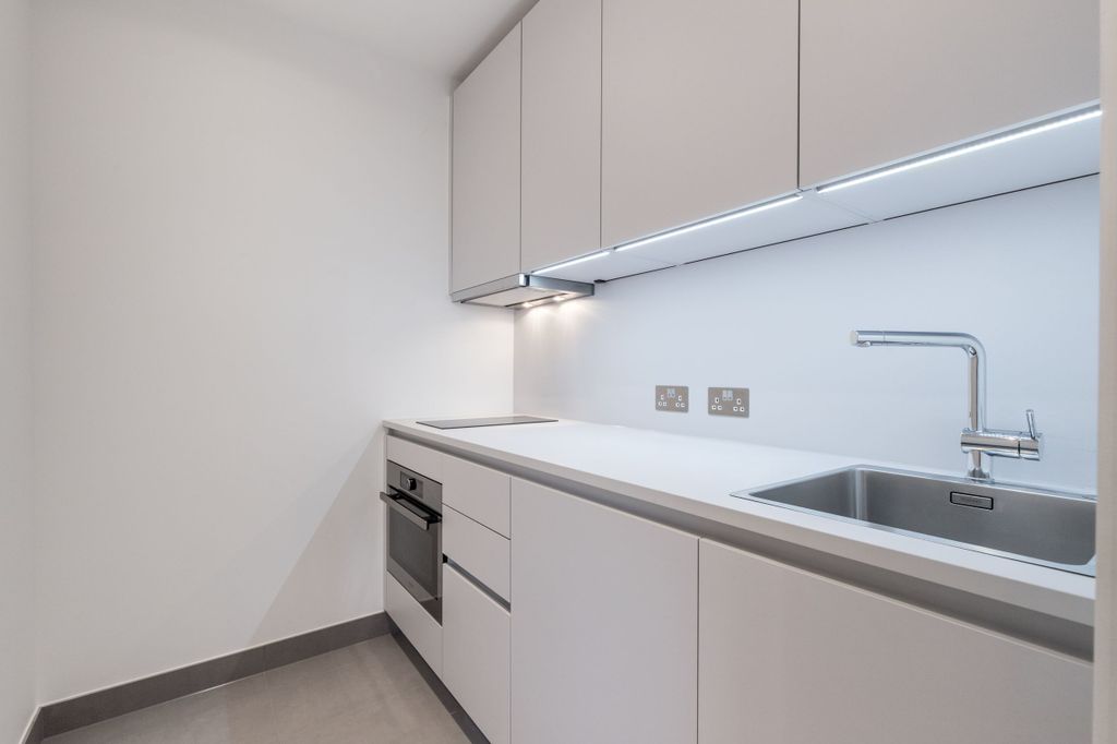 Property photo 1 of 11 Kitchen