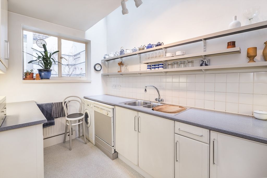 Property photo 2 of 12 Kitchen