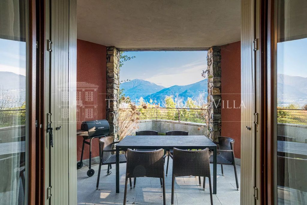 Property photo 2 of 49