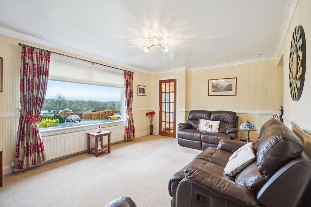 Property photo 2 of 25