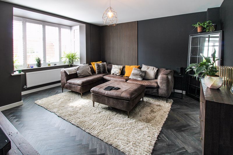 Property photo 3 of 24 Lounge