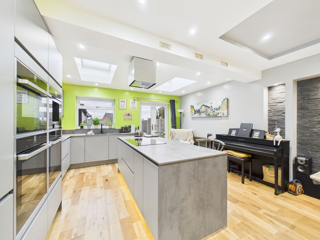 Property photo 2 of 21 Open Plan Family Dining Kitchen