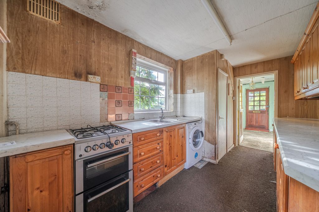 Property photo 3 of 25 Kitchen
