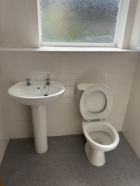 Property photo 3 of 4 Cloakroom