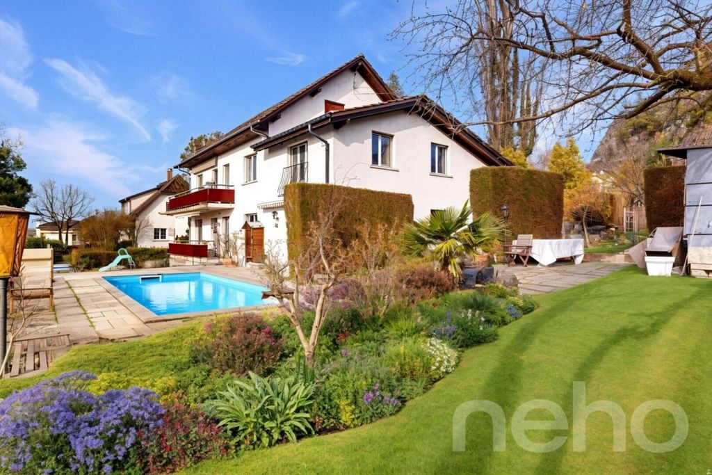 Property photo 3 of 12